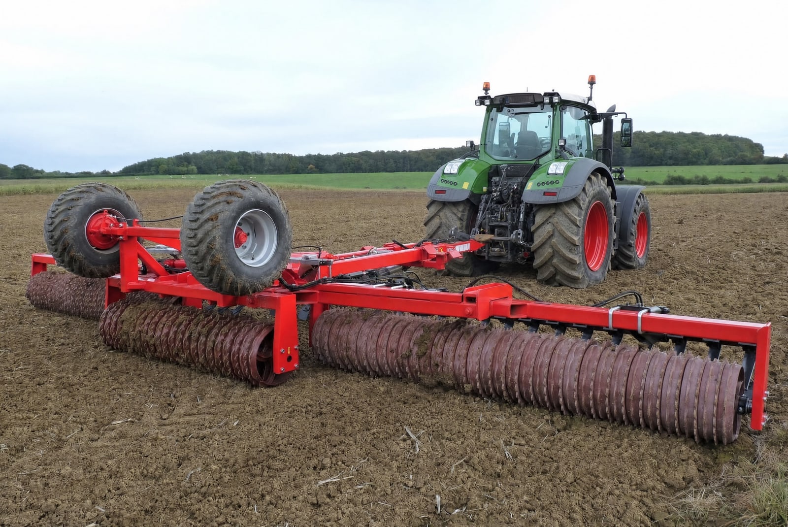 La même scène avec un tracteur Fendt vert, après transformation par Tractoria